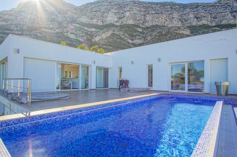 Villa en venta en Denia, Alicante