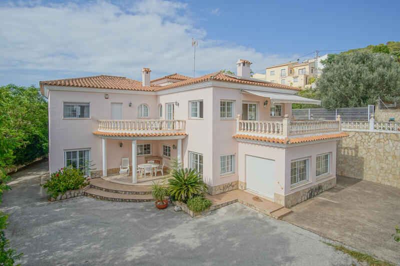 6 Cuarto Villa en venta