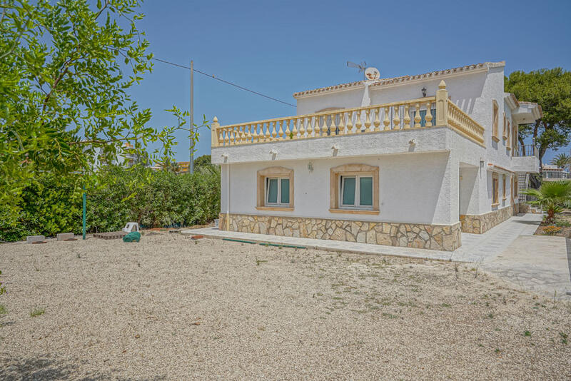 6 bedroom Villa for sale