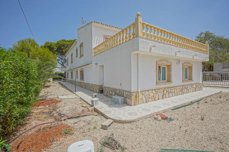 6 bedroom Villa for sale