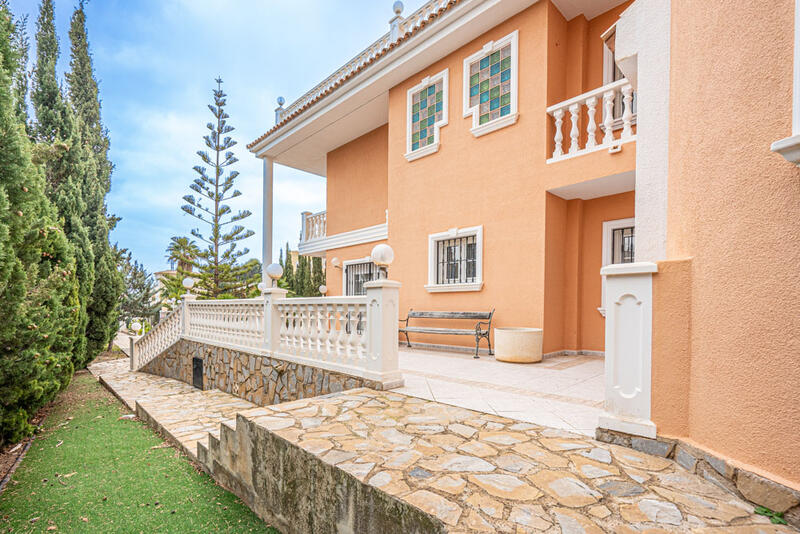 5 bedroom Villa for sale