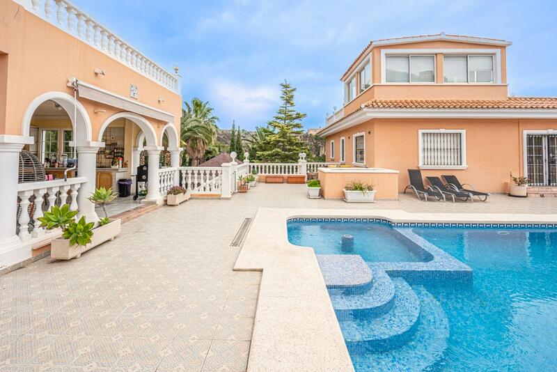 5 bedroom Villa for sale