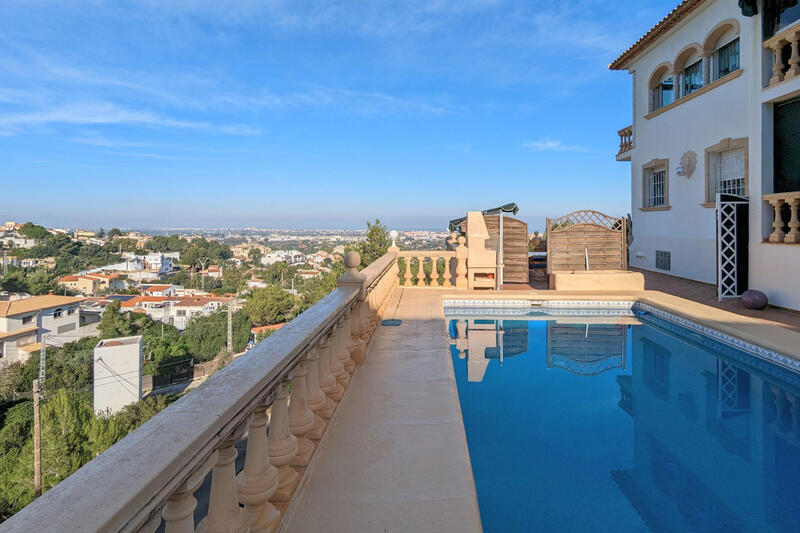 Villa en venta en Denia, Alicante