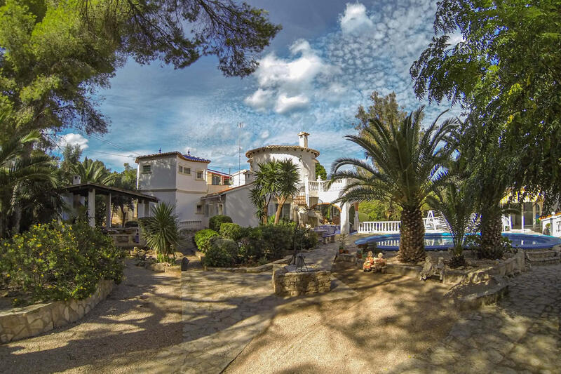 Villa en venta en Denia, Alicante