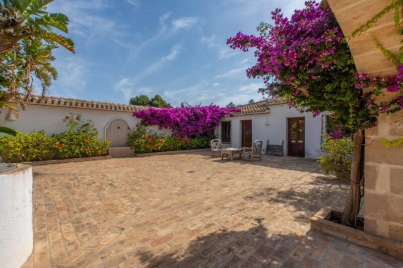 6 bedroom Villa for sale