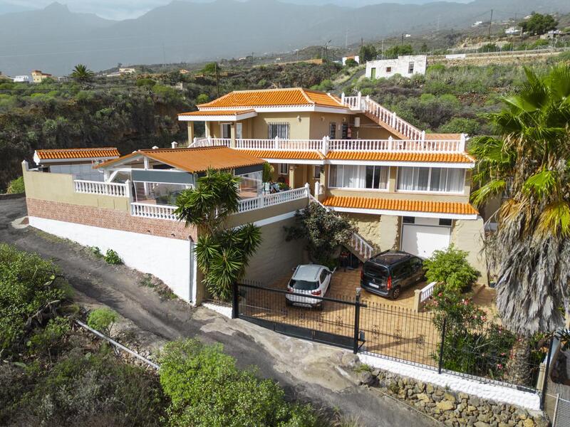 6 bedroom Villa for sale