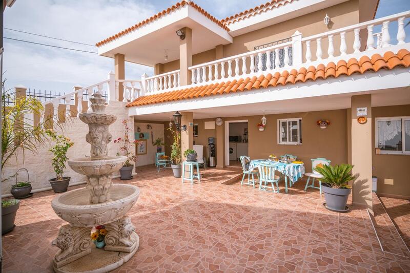 6 bedroom Villa for sale