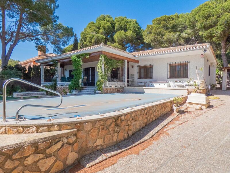 Villa till salu i Dehesa de Campoamor, Alicante