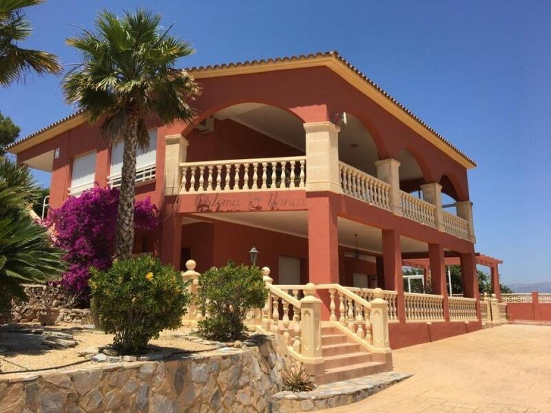 Villa til salgs i l'-Playa Alfas del Pí, Alicante