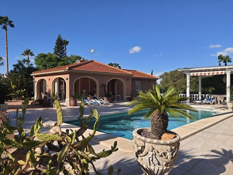 Villa for sale in Daya Vieja, Alicante