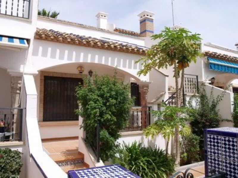 Stadthaus zu verkaufen in Villamartin, Alicante