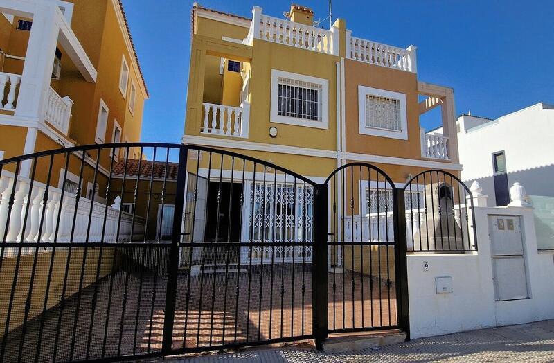 Villa for langtidsleie i La Zenia, Alicante