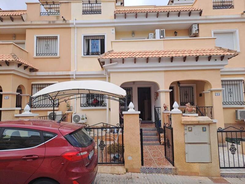 Stadthaus zu verkaufen in Orihuela Costa, Alicante
