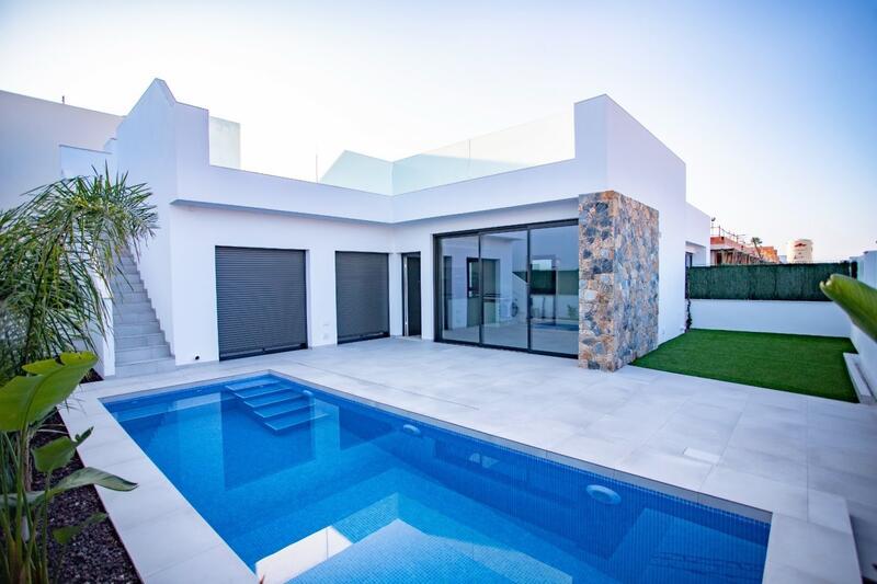 Villa en venta en Torrevieja, Alicante