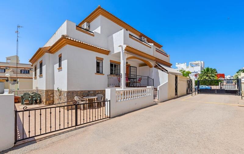 Townhouse for sale in Torrevieja, Alicante