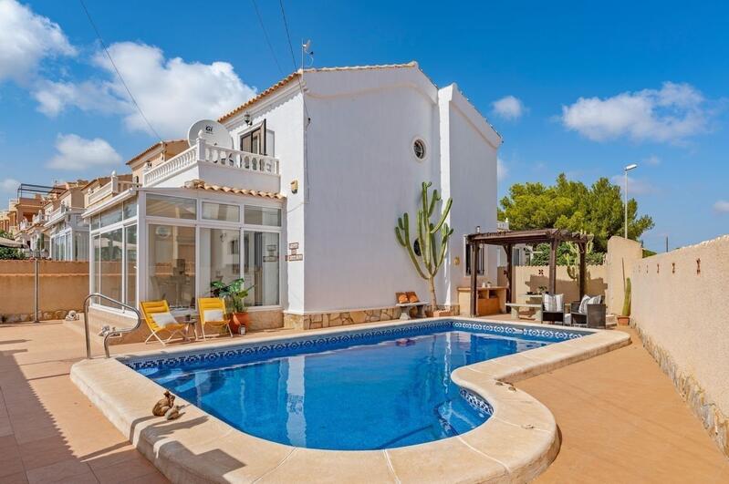 Villa til salg i Orihuela Costa, Alicante