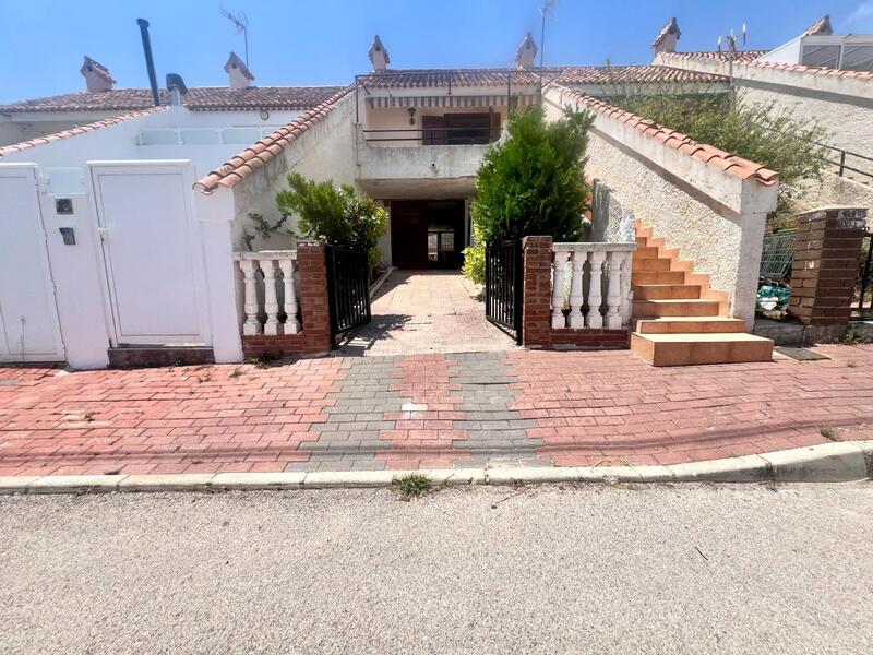 Rekkehus til salgs i Torrevieja, Alicante