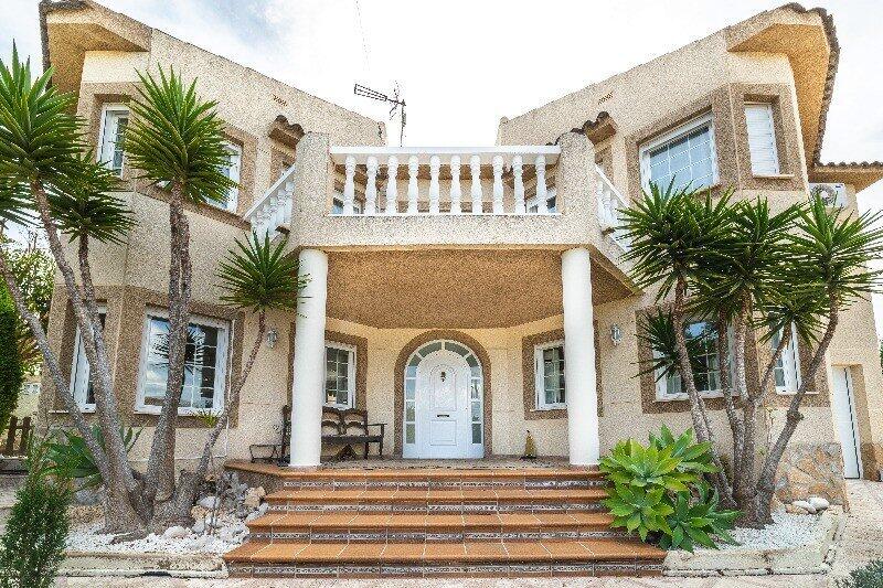 Villa til salgs i Albir, Alicante