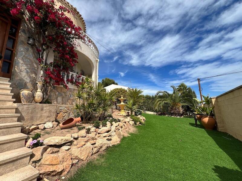 Villa zu verkaufen in Los Balcones, Alicante