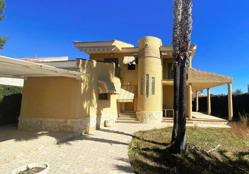 Villa til salg i Campoamor, Alicante