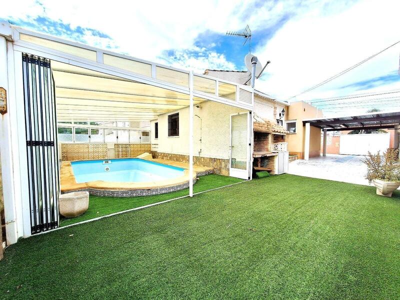 Villa à vendre dans Torrevieja, Alicante