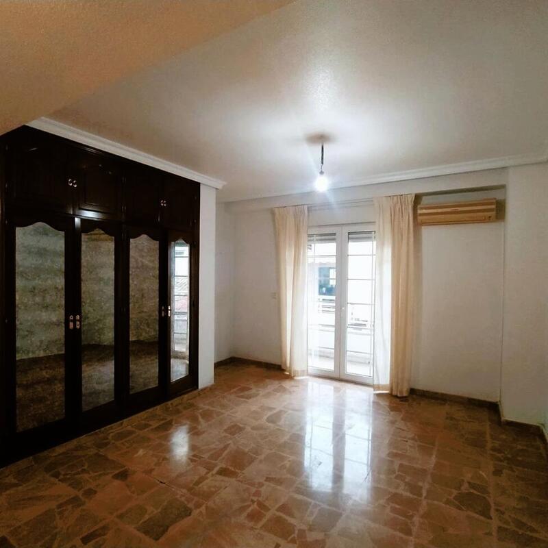 5 bedroom Apartment for sale