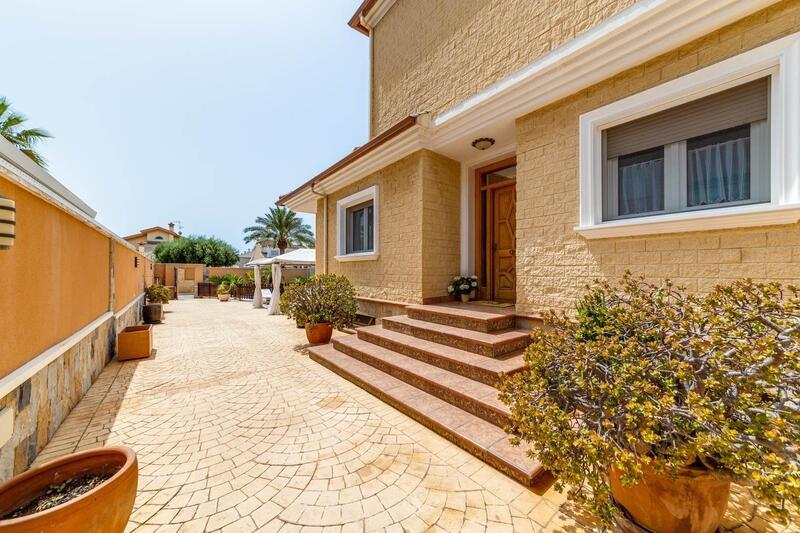 4 bedroom Villa for sale