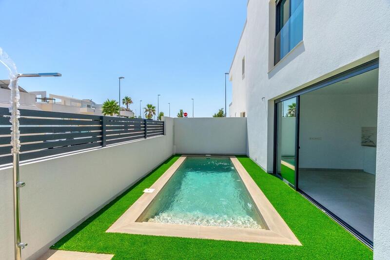 Villa en venta en Benijófar, Alicante