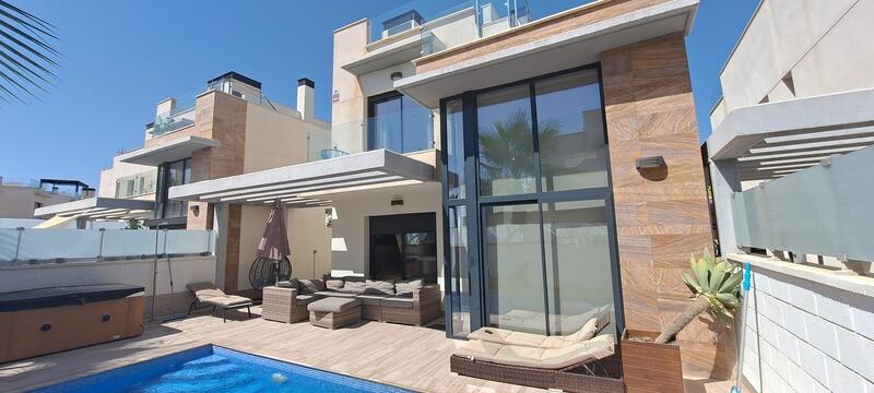 Villa à vendre dans Cabo Roig, Alicante