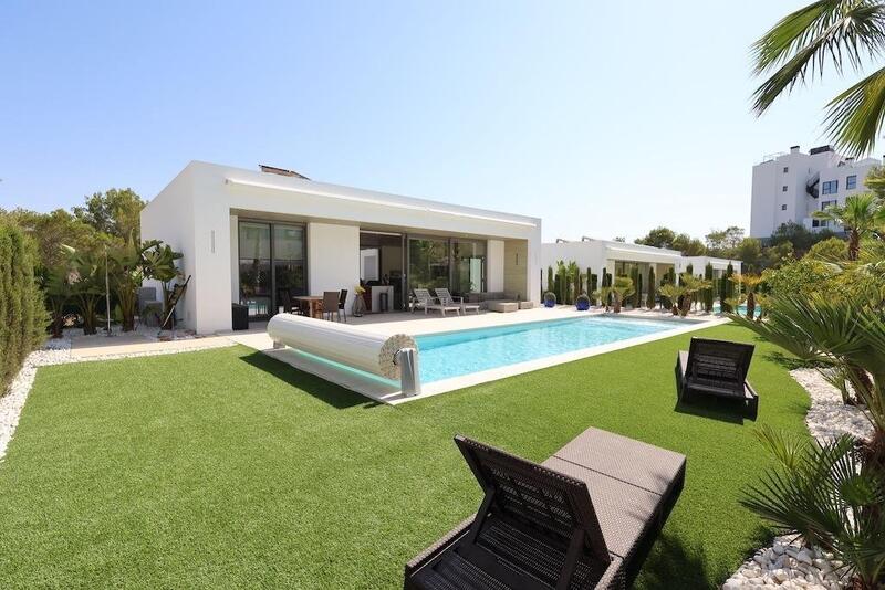 Villa for sale in San Miguel de Salinas, Alicante