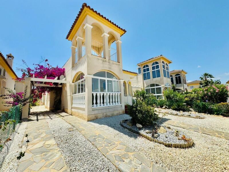 Villa en venta en Benijófar, Alicante