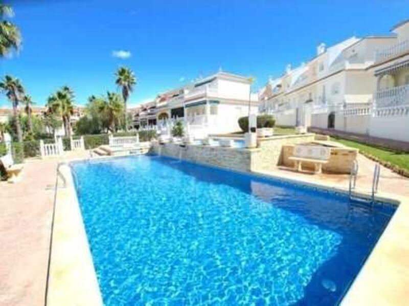 Villa en venta en Benijófar, Alicante