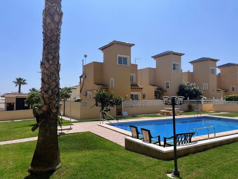 Villa en venta en Orihuela, Alicante