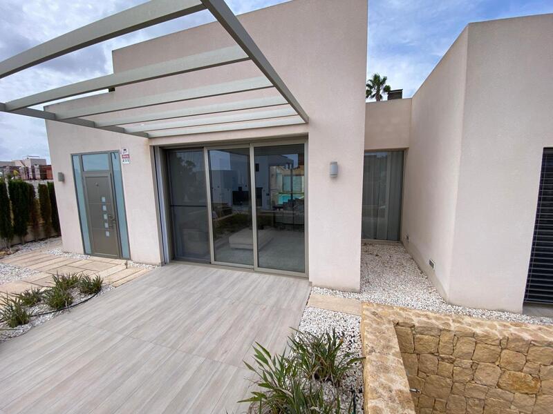 Villa Te koop in Benijófar, Alicante