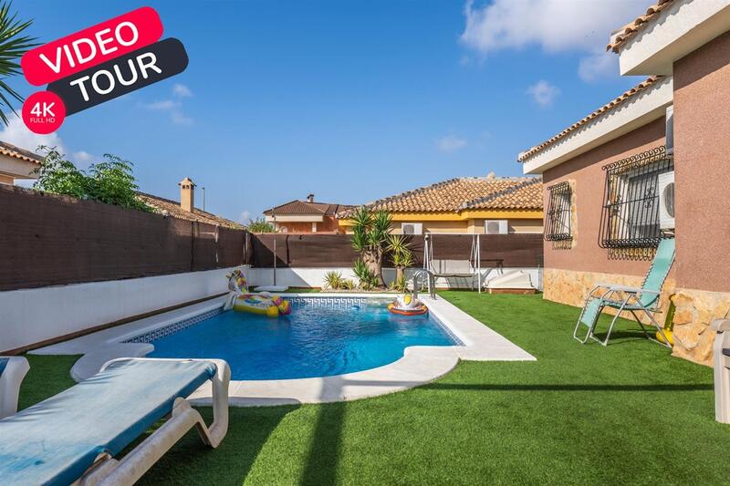 Villa til salgs i Torrevieja, Alicante