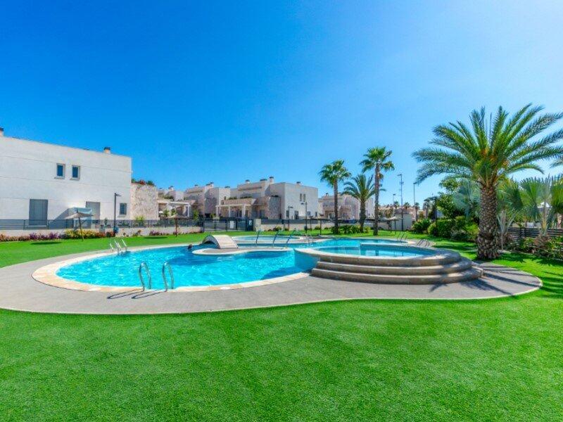 Villa en venta en Torrevieja, Alicante