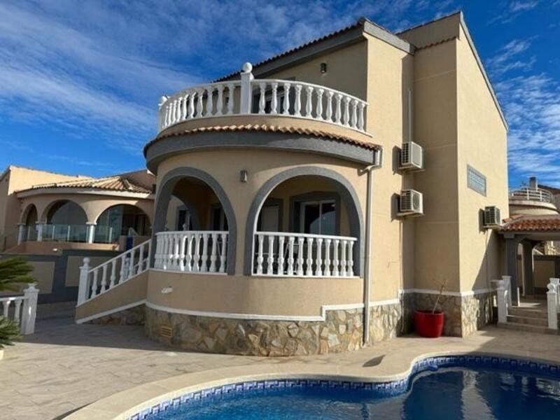 3 Cuarto Villa en venta