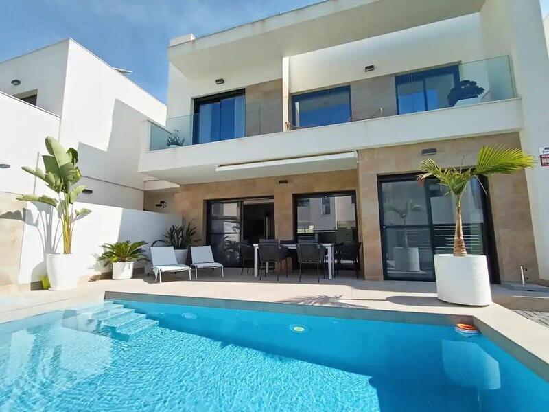 Villa for sale in Los Montesinos, Alicante