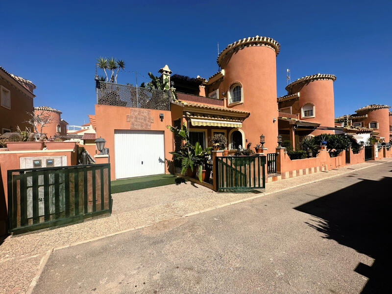 Villa à vendre dans Orihuela, Alicante