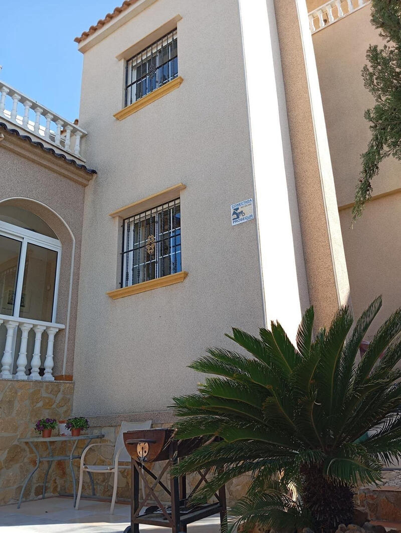 2 Cuarto Villa en venta