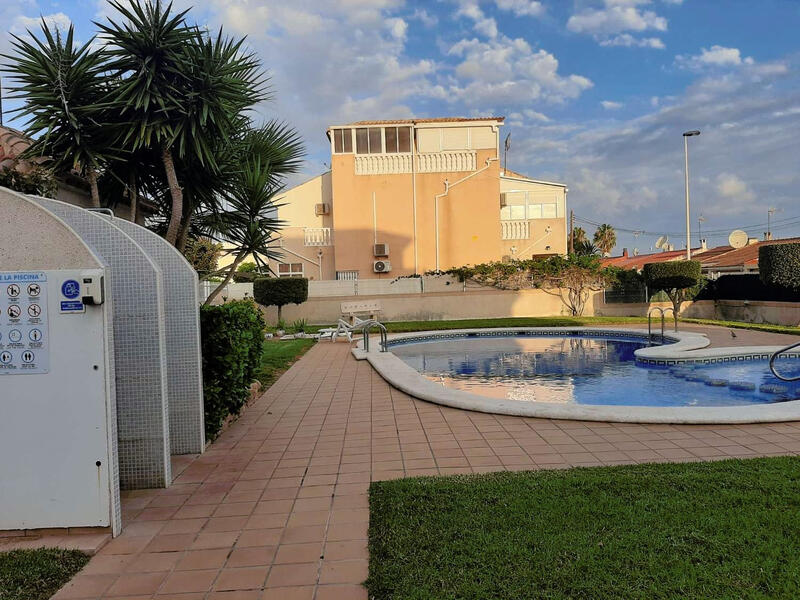 2 Cuarto Villa en venta