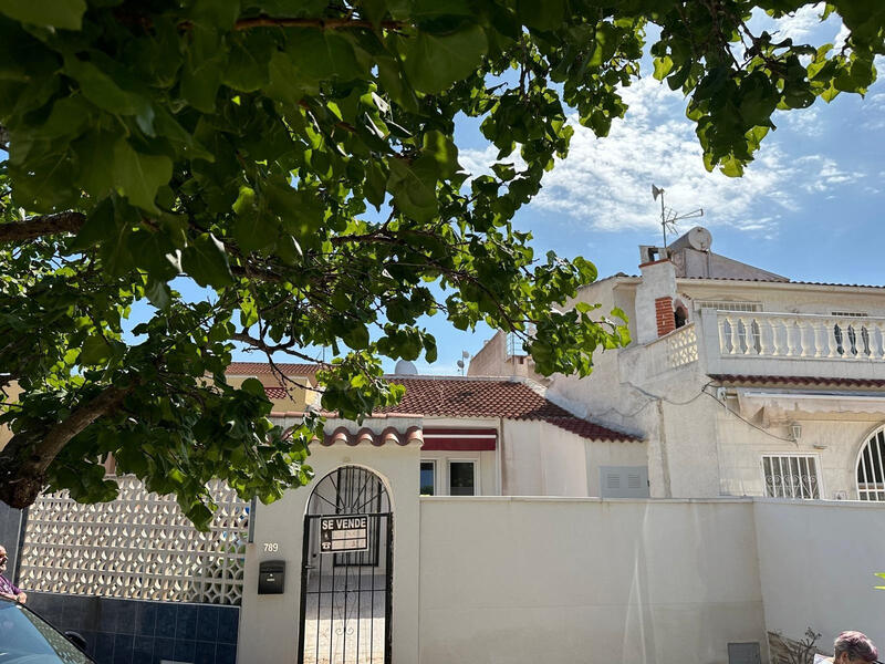 Villa à vendre dans Torrevieja, Alicante