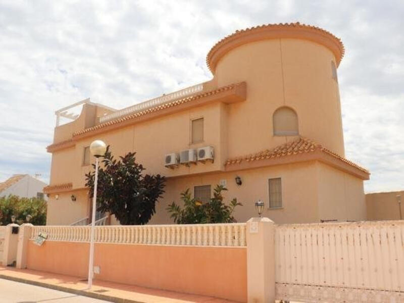 4 bedroom Villa for sale