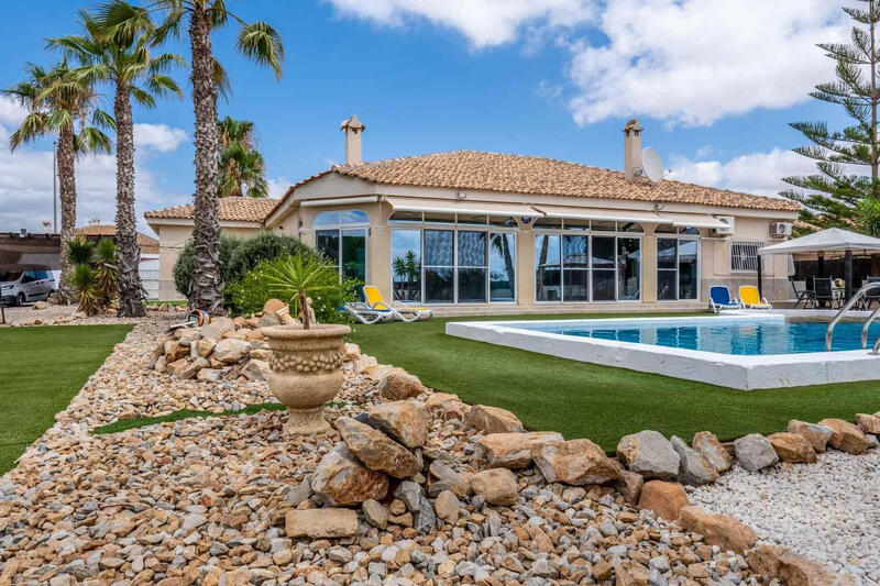 Villa à vendre dans Torrevieja, Alicante