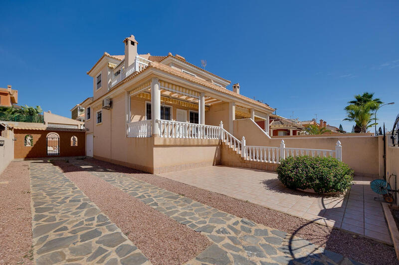 Villa à vendre dans Torrevieja, Alicante