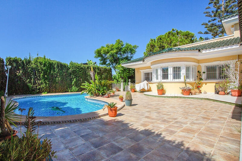 Villa en venta en Torrevieja, Alicante