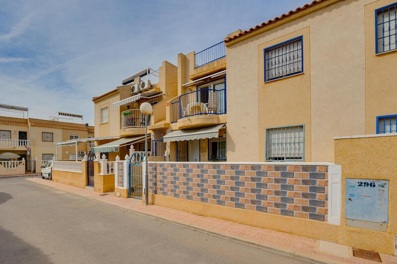 Villa à vendre dans Torrevieja, Alicante