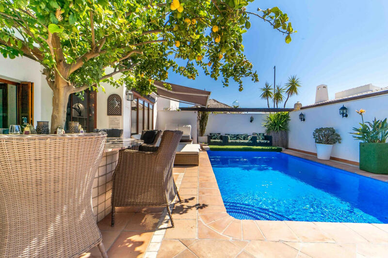 6 bedroom Villa for sale