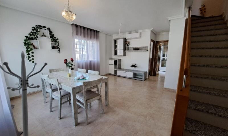 4 Cuarto Villa en venta