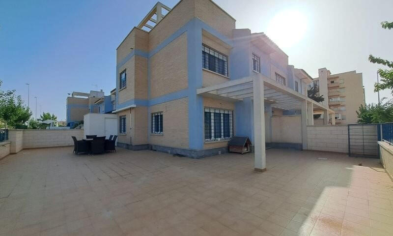 4 Cuarto Villa en venta